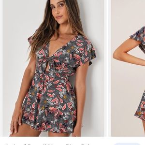 Lulu’s Medium Navy Blue Paisley Tie-front Romper